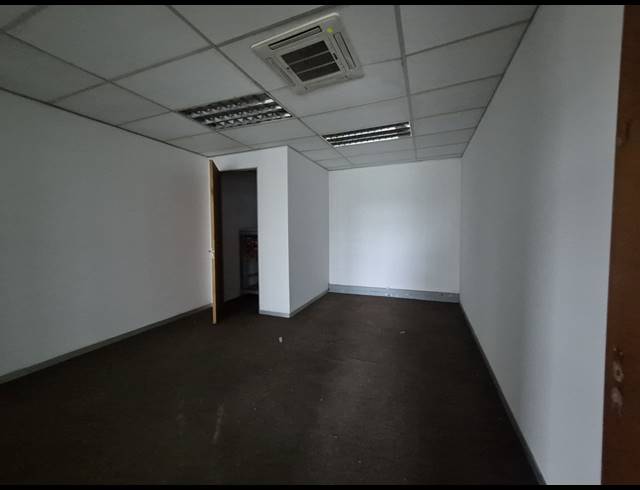 771M² OFFICE TO LET IN CRAIGHALL